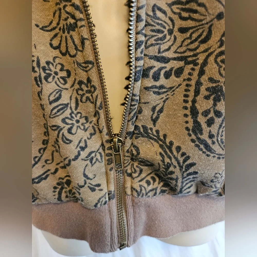 Forever 21 Paisley Print Zip-up Hoodie. size S Brown and black sherpa - Picture 10 of 16